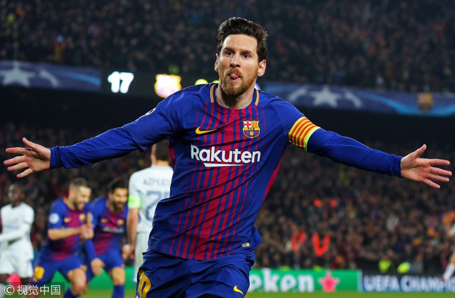 球队集体围着他庆祝太治愈（全队围着他庆祝，暖心又治愈）