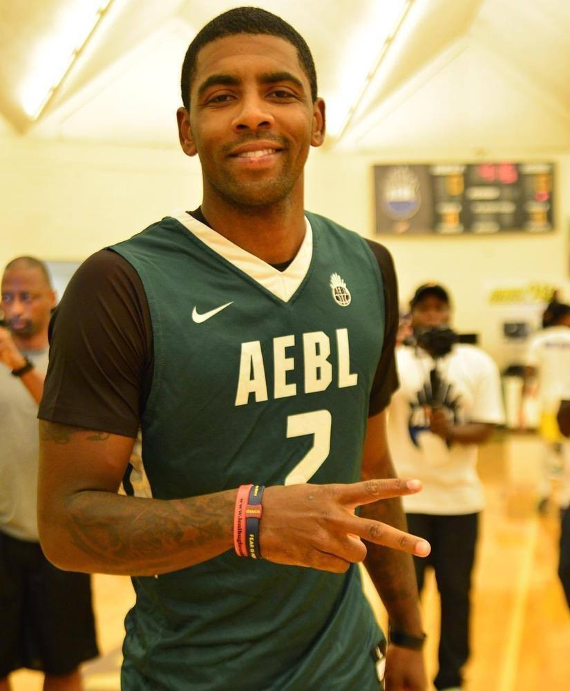 世体：施洛特贝克仍犹豫与多特续约，皇马与巴萨将争夺他（世体：施洛特贝克续约多特仍观望，皇马巴萨拟展开争夺）