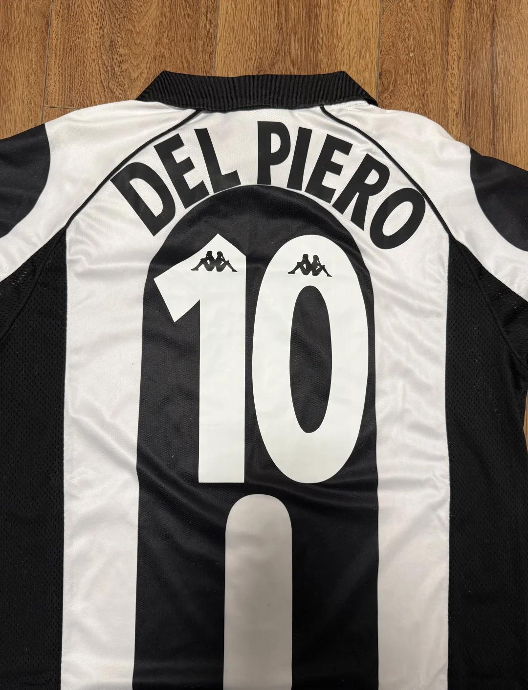 三代校友聚绿茵 上海交大的这一场校友足球赛乐趣多（上海交大三代校友会师绿茵，校友足球赛精彩不断）