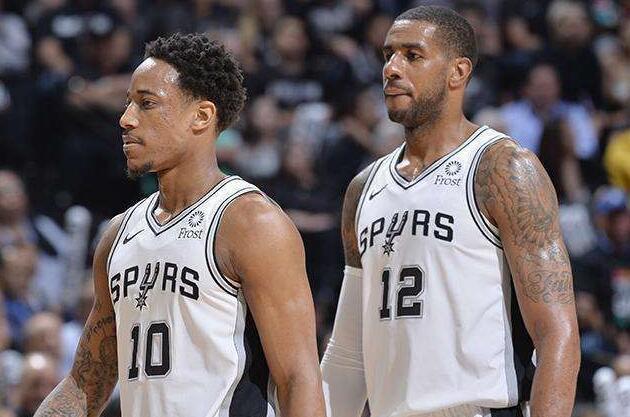 欧冠赛前穆里尼奥与两名昔日弟子重逢，并亲吻了斯内德的光头（欧冠赛前，穆里尼奥与两位旧将相聚，并亲吻斯内德的光头）