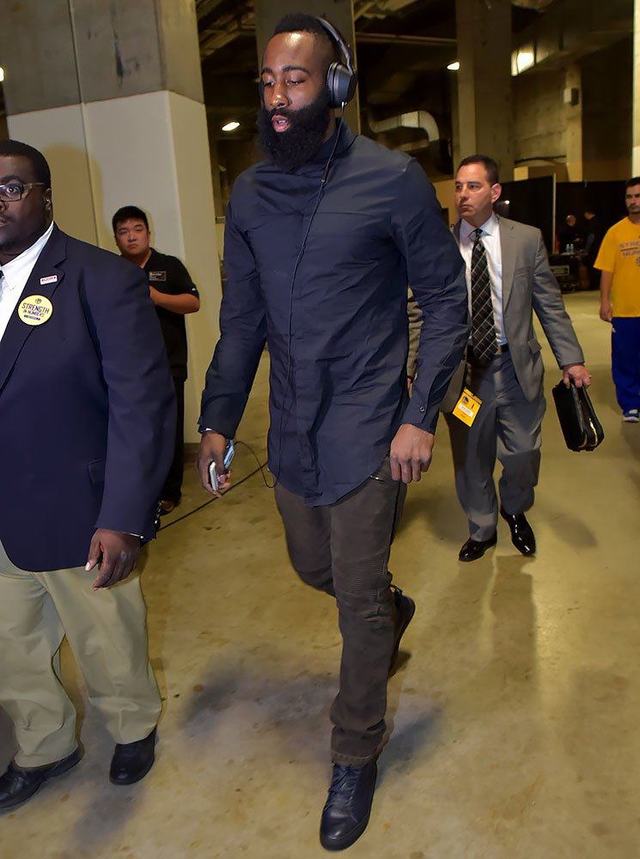 深圳新外教与球队融合的困境（深圳新外教与球队磨合受阻）