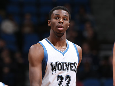 先声夺人！广东开场三分5投4中 以14-1领先合肥狂风（广东闪电开局：三分手感火热5投4中，14-1领先合肥狂风）