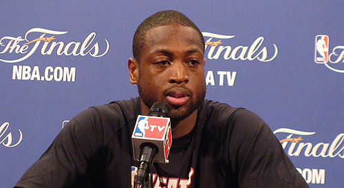 欧冠夺冠赔率：巴萨1赔4.5领跑 皇马利物浦紧追（欧冠夺冠赔率：巴萨1赔4.5居首 皇马、利物浦紧随其后）