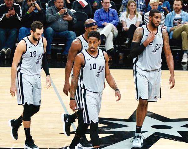 阿姆拉巴特：安东尼不该吃红牌，他并非故意踢对方面部（阿姆拉巴特：安东尼红牌不公，他并非有意踢到对手脸部）